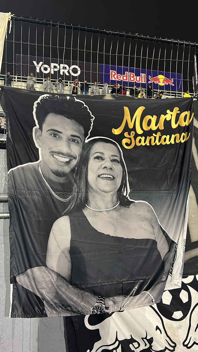 RedBullBraga's tweet photo. Uma singela homenagem do torcedor Massa Bruta para o Lucas Evangelista! ❤️

#RedBullBragantino https://t.co/BRHoIaBjQR