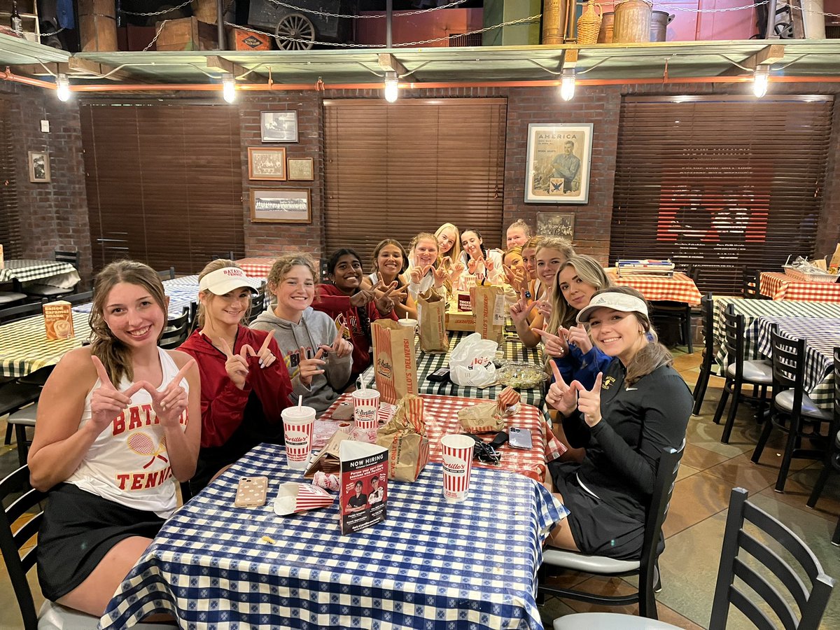 bataviagrlstnns's tweet photo. Two amazing comebacks by Arulandu at 1S and Danosky at 2S lead the Bulldogs to victory at St. Charles North.

🎾 🧹 

Varsity
BATAVIA 6
STCN 1

JV1
BATAVIA 6
STCN 1

JV2
BATAVIA 5
STCN 0 https://t.co/kulWHmzRCo