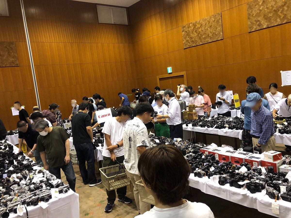 PPOKAYAMA's tweet photo. 先日8月26日に行われた、カメラ大中古市in岡山市サウスヴィレッジ。
約250名様のご来場をいただき、お陰様で大盛況のうちに終了いたしました。ご来場の皆様ありがとうございました。また来年も開催出来れば幸いです。
#岡山県写真材料商組合 
#フォトパートナー岡山
@ppokayama 
#サウスヴィレッジ岡山 https://t.co/AbSZ0bfQBy