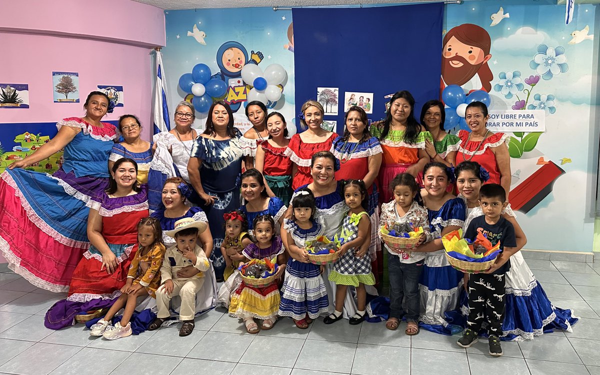 COMPAZITOSBaby's tweet photo. Hoy conocí más de mi cultura Salvadoreña. 🇸🇻💕😇
Pero sobre todo aprendí a Orar y bendecir a nuestros gobernantes así estoy obedeciendo y Honrando a Dios !

@PastorVladimir 
@pastoracompaz 
@iglesiacompaz https://t.co/pSY42ykYTz