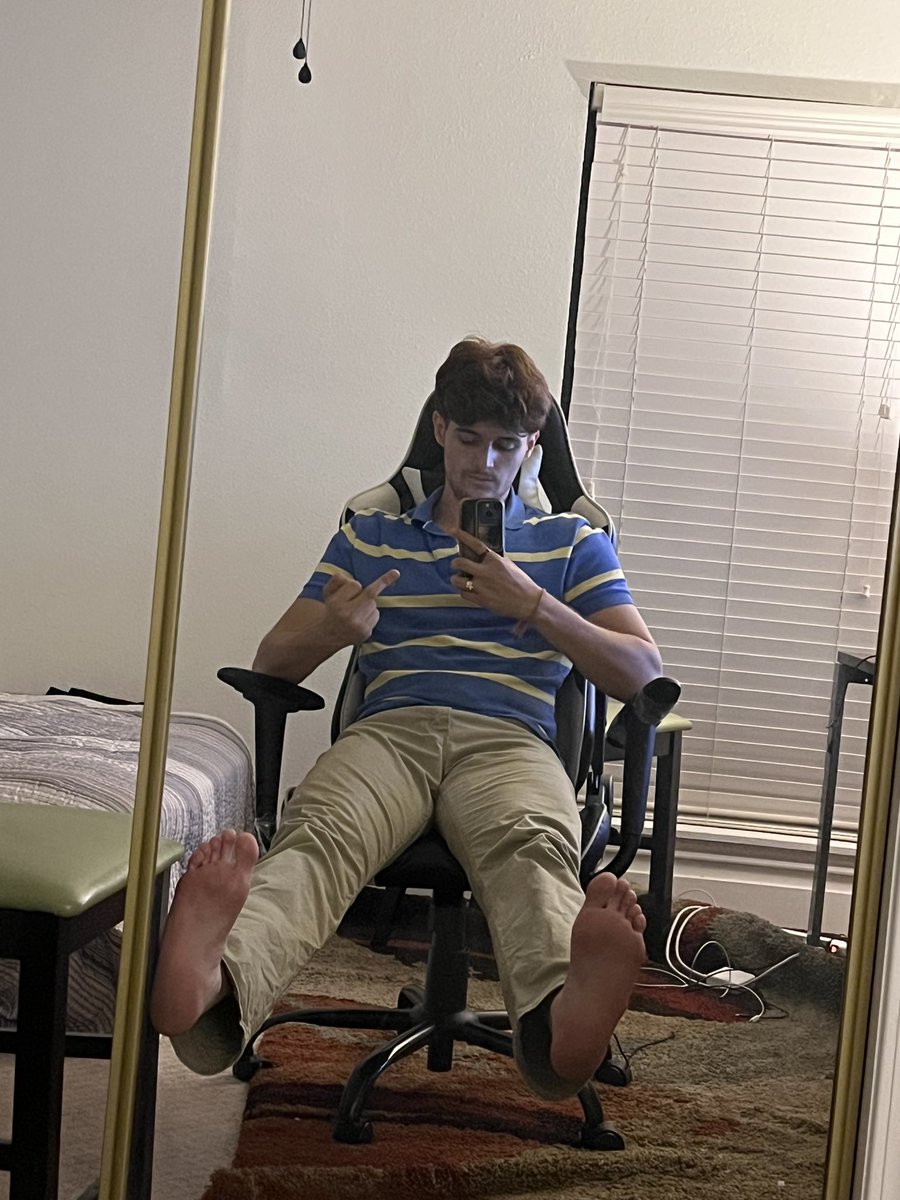 Bigalpha152's tweet photo. Don’t make me stomp on you #feet #feet_lover #feet_pic #feetcontent #feetfethish #feetfetiche #FeetFridays #feetpic #feetpicsforsales #feetseller #cashmaster https://t.co/izo3PHAbCm