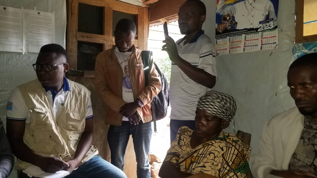 ACNDC_ASBL's tweet photo. La #synergie dans les actions pour l'amélioration des conditions de vie des femmes/filles était au centre d'échange que notre coordonnatrice @crispine_ngena a organisé avec les organisations internationales et locales dans la chefferie de #luindi à #kasika
Pour en savoir plus 🔽 https://t.co/sq4lpCEfmB