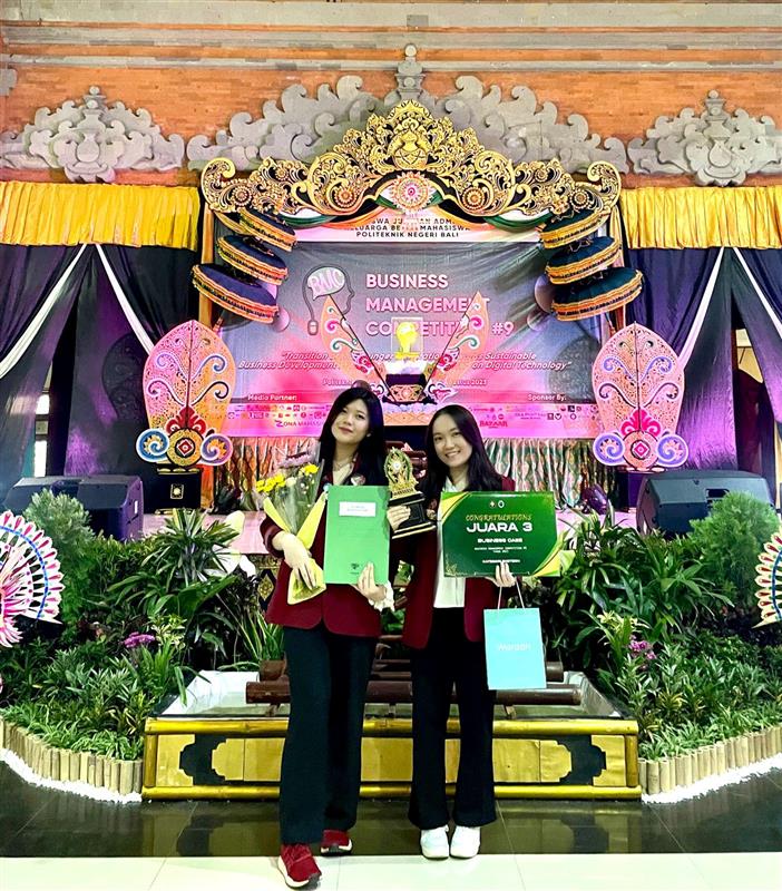 ￼

Selamat kepada tim FEB UNTAR yaitu DESSY FEBRIANY (115200034), JOVITA DAMAYANTI TJIPTO (115200037) berhasil mendapatkan posisi sebagai Juara III dalam ajang kompetisi Business Management Competition 2023 yang diselenggarakan oleh Politeknik Negeri Bali 25-28 Agustus 2023.
