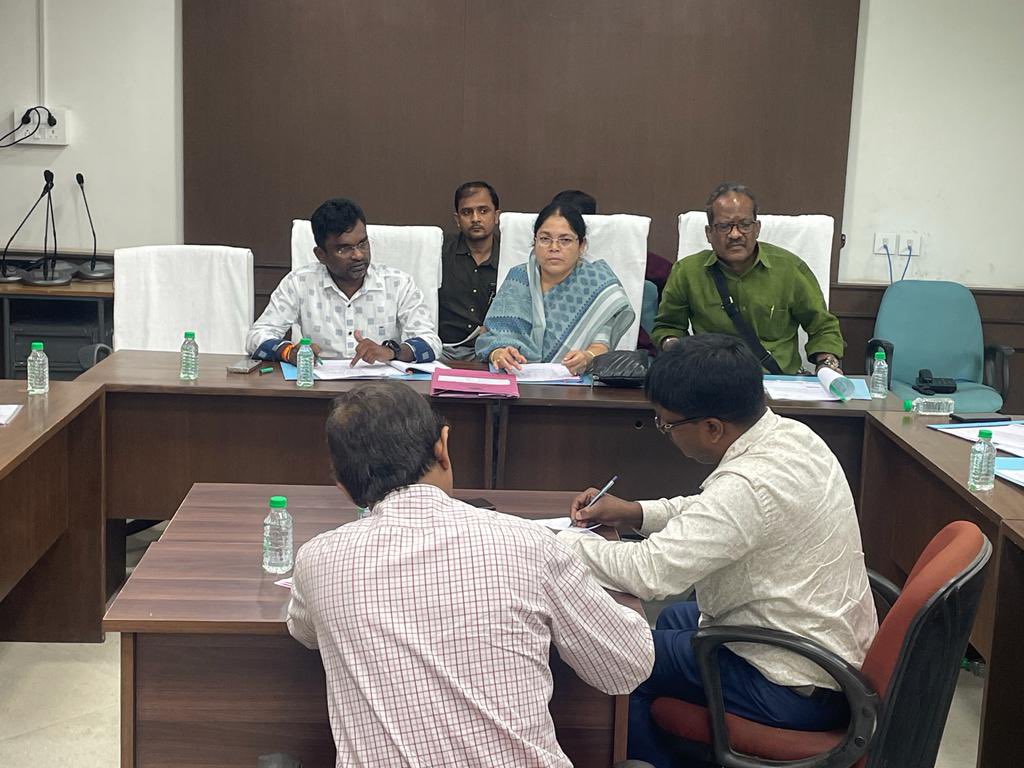 झारखंड विधानसभा के सभागार में पर्यावरण एवं प्रदूषण नियंत्रण समिति की सभापति माननीय विधायक <a href="/sabitamahatoJMM/">Sabita Mahato</a> जी की अध्यक्षता में आयोजित बैठक में शामिल हुआ।

बैठक में पर्यावरण एवं प्रदूषण संबंधी विभिन्न विषयों पर विचार-विमर्श की गई साथ ही संबंधित अधिकारियों को जरूरी दिशा-निर्देश दिए