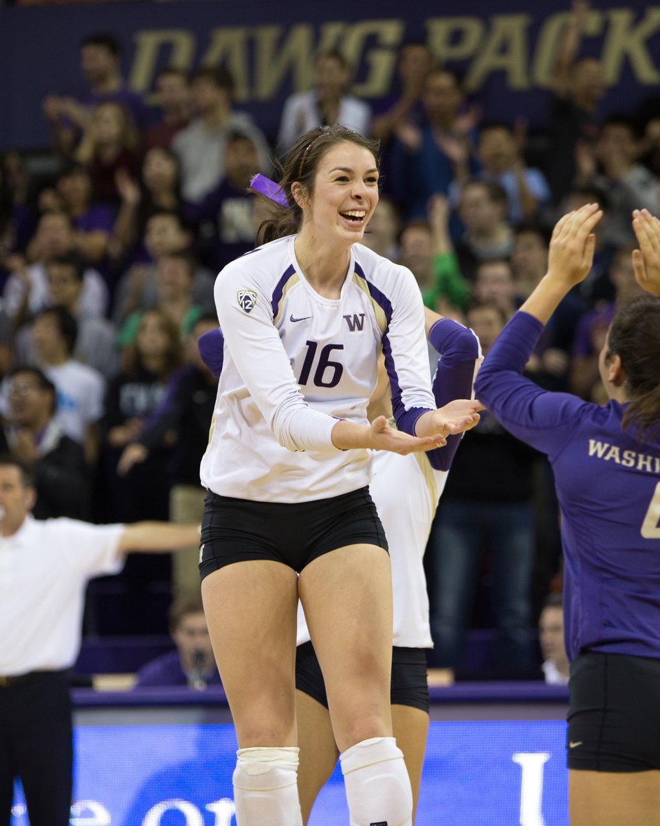 2⃣6⃣ Kills for Kierstyn 🔥🔥 

The last Husky freshman with 25 kills ... is going into the Husky Hall of Fame next month.

<a href="/BartonKierstyn/">Kierstyn Barton</a> 🤝 <a href="/kristaaaa16/">Krista (Vansant) Hendrickson</a> 

#PointHuskies // <a href="/NCAAVolleyball/">NCAA Women's Volleyball</a>
