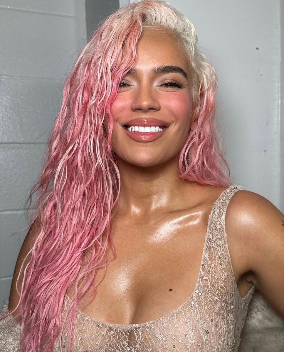 El #look de <a href="/karolg/">LABICHOTA</a> para los #VMAs  😍  

Repost from <a href="/cesar4styles/">César DeLeön Ramirêz</a> IG

#RizosCurls <a href="/RizosCurls/">Rizos Curls</a>