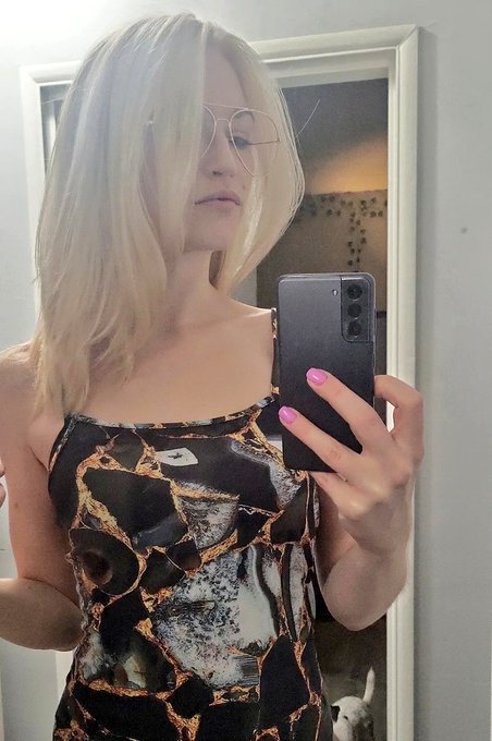 Hair cut, bleach and toner.  I'm feelin fresh✨️ https://t.co/HB9ci591RD