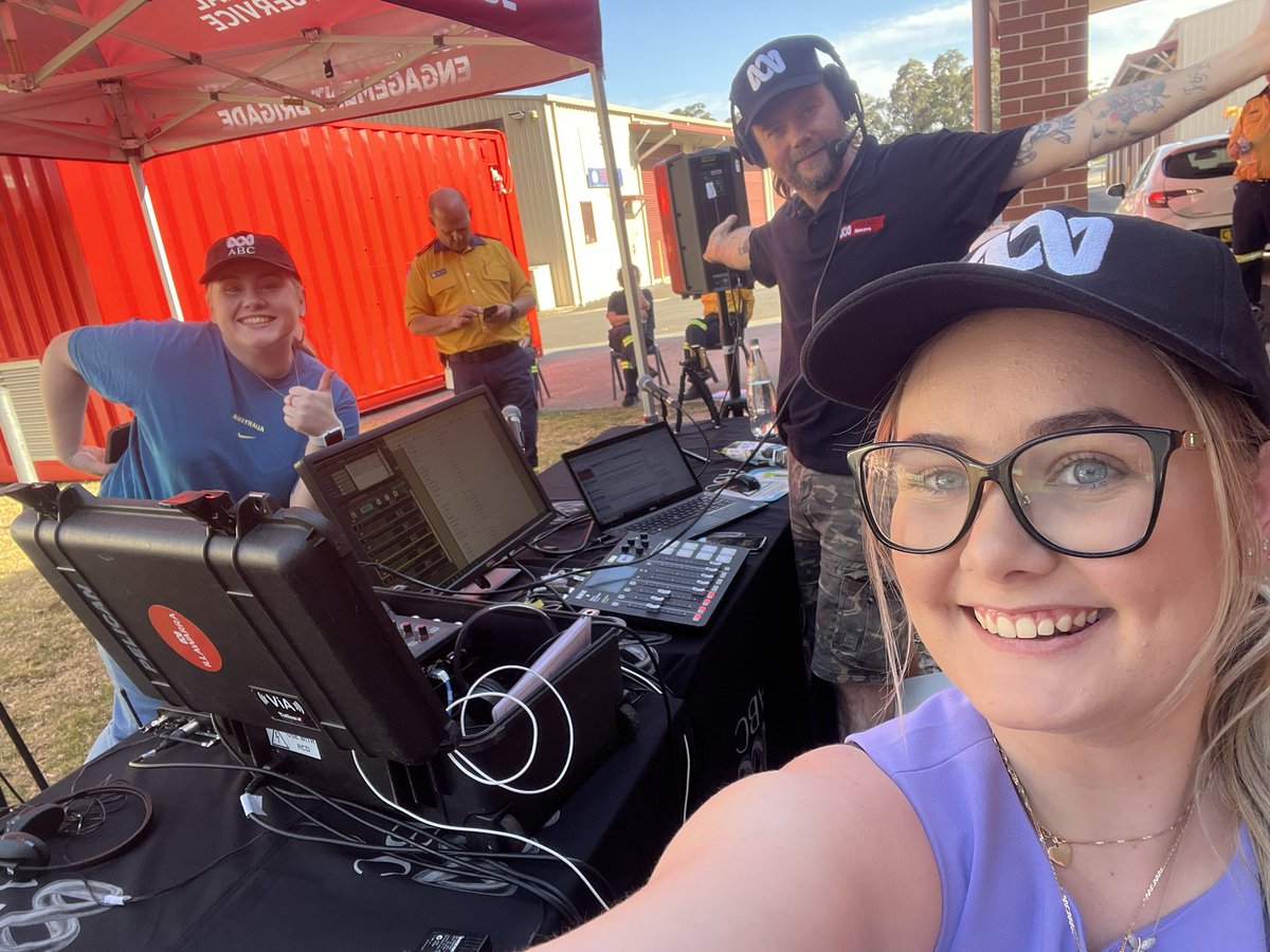 PrenterHayley's tweet photo. ABC Illawarra broadcasting from @NSWRFS Shoalhaven
#getready #getreadyweekend #abc #rfs #nswrfs #abcillawarra https://t.co/rRT3Y24Jsn