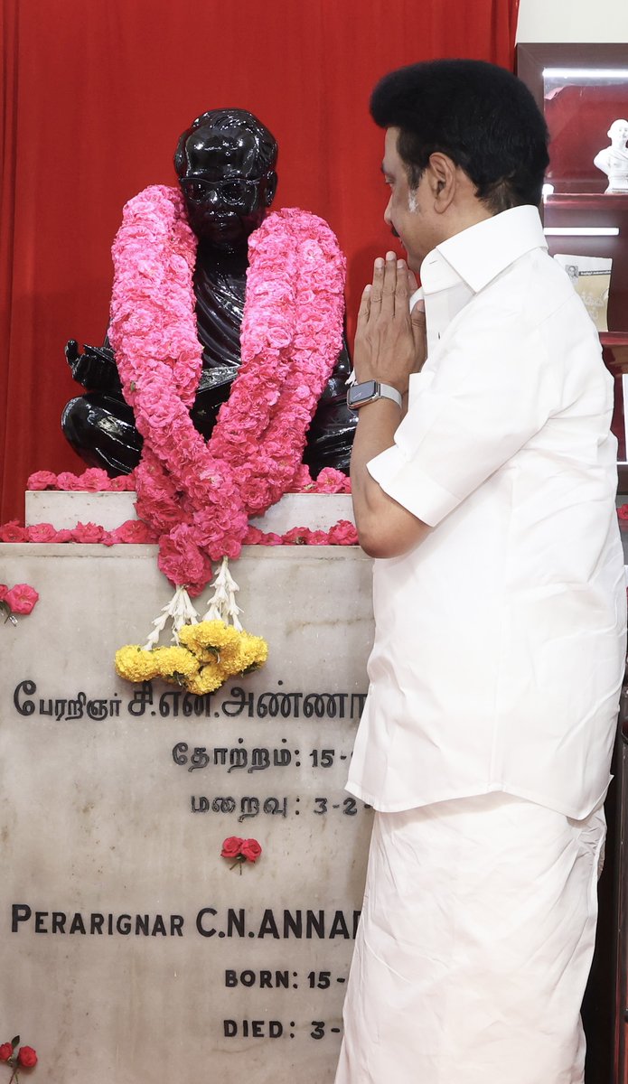 mkstalin's tweet photo. அறிவியக்கமாம் திராவிட முன்னேற்றக் கழகத்தைத் தோற்றுவித்து, என்றும் தமிழ்நாட்டை ஆளும் தலைமகன் பேரறிஞர் அண்ணாவின் பிறந்தநாள்!

தன் அறிவுத்திறத்தால் தமிழினத்தைப் பண்படுத்திய பேரறிஞர் காட்டிய பாதையில், கடமை ஆற்றக் கண்ணியம் தவறாது கட்டுப்பாட்டோடு நாடாளுமன்றக் களம் காண்போம்!

எண்ணித்துணிவோம்! இந்தியாவை மீட்கும் வேட்கைத் #தீ_பரவட்டும் நாடெங்கும்!

#PerarignarAnna #AGrandTamilDream #HBDArignarAnna
