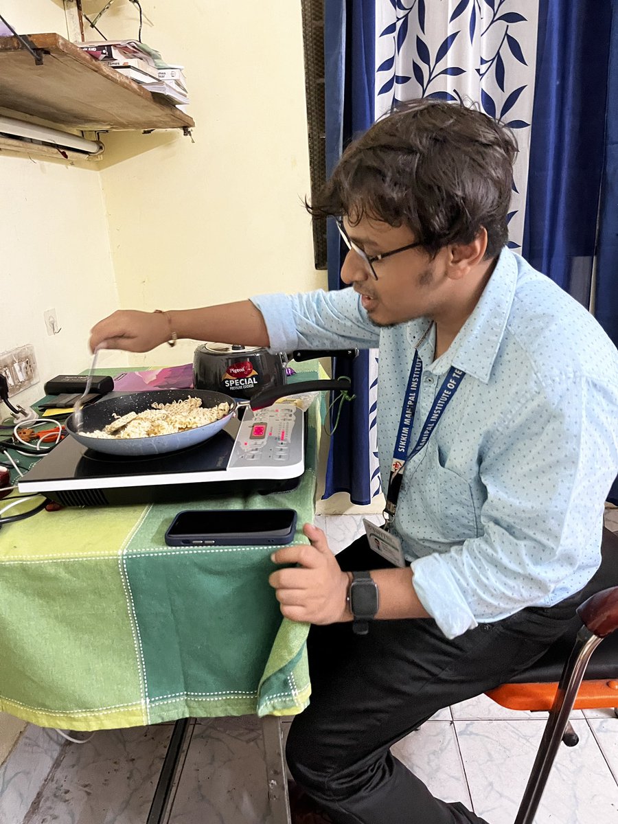 DivDevOps's tweet photo. Peak engineering college moment https://t.co/FfsNRA3h0a