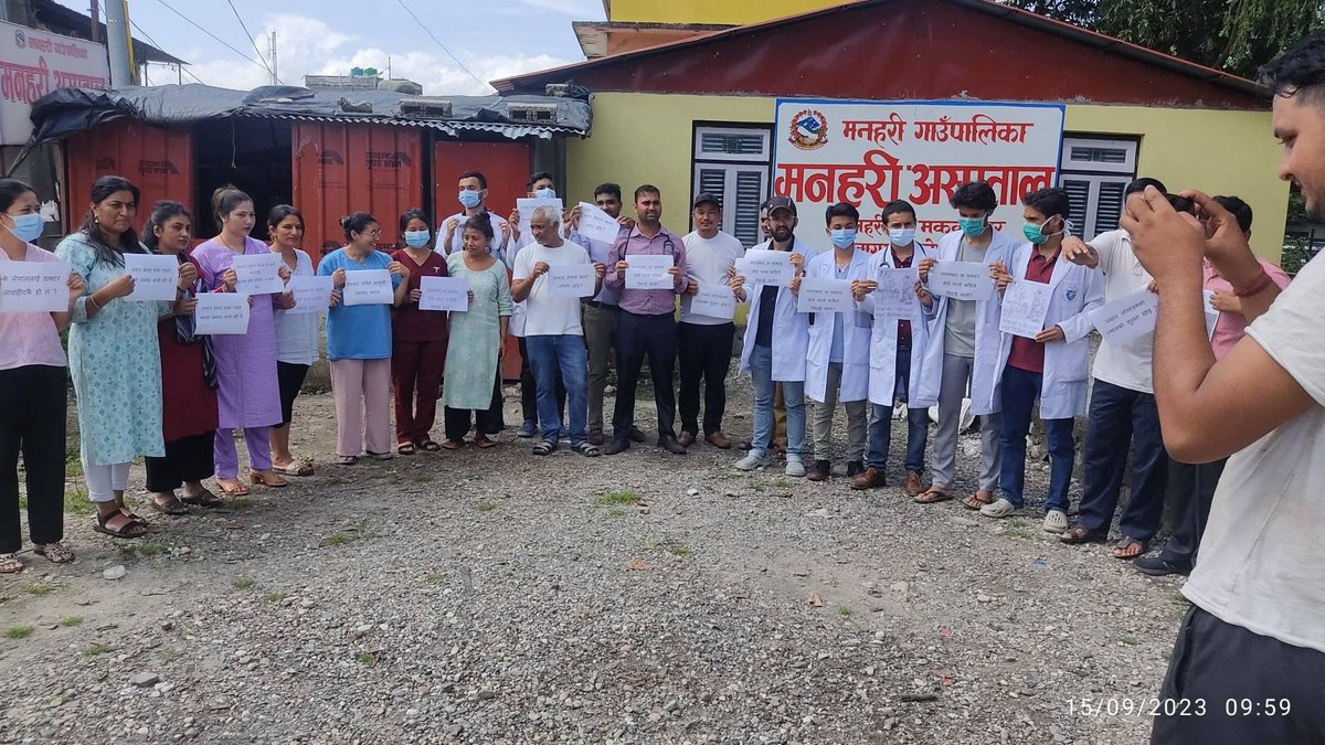 MedStoryNepal's tweet photo. Emergency सेवा बाहेक सबै बन्द.......दोसीहरूलाई कारवाही नहुन्जेलसम्म हाम्रो आन्दोलन जारी रहने छ.......

Solidarity from Manahari Hospital 
#SaveNepaliDoctors #Jailwithoutbail https://t.co/zCbs2qTZv3