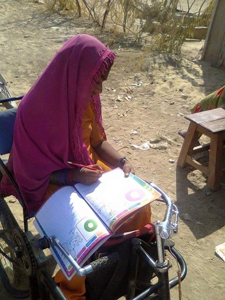 A Pakistani #Hindu girl sitting on wheelchair goes to school daily. More power to you ♥️