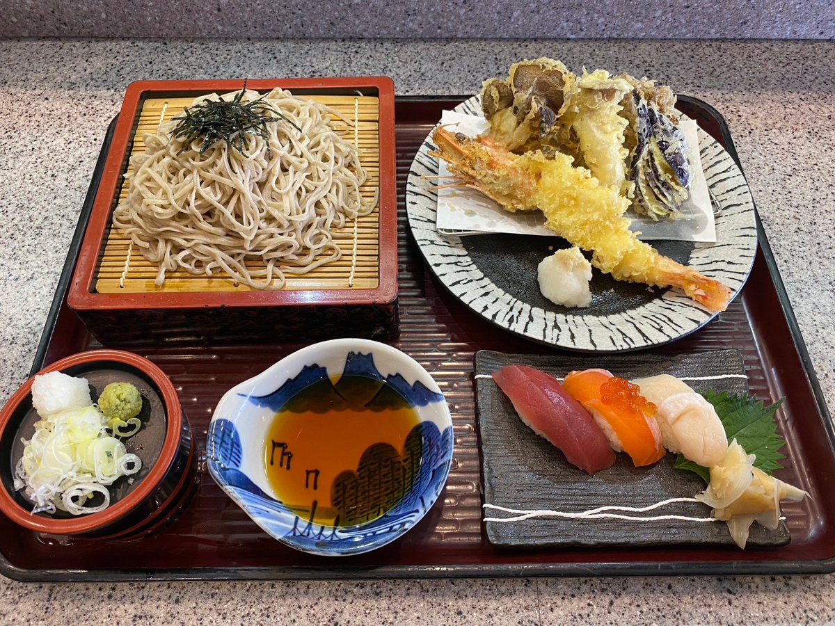 Hyoutan_19's tweet photo. 🍁期間限定🍁

【大海老とき���子の
　　　　　天ざる御膳】¥2700 

#きのこ #食欲の秋 
#長野 #信州 #信州の安心なお店 #感染症対策徹底中 #軽井沢 #御代田 #寿司屋 #寿司 #握り #信州そば #手打ちそば #鰻 #うなぎ #食事処 #定食 #御膳 #宴会 #会席 #鍋 #飲み放題 #ひょうたん #弁当 https://t.co/2UGn9g7yPD