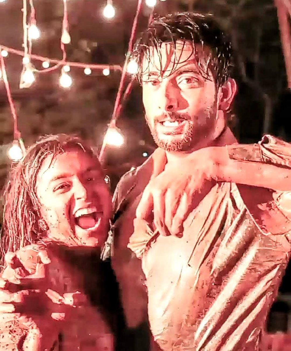 _Sahar786's tweet photo. @meStarlet_ Nobody else but the Golden duo #Arylie❤️ https://t.co/5RAZbQbeUu