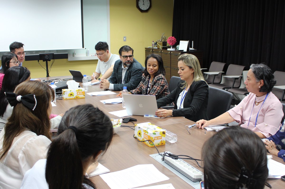 IVIHeadquarters's tweet photo. A core feature of the IVI Vaccinology Course is solving case studies in breakout groups. This year's topics were:

1) Clinical evaluation of typhoid conjugate vaccine

2) Navigating clinical trials for maternal vaccine in resource-limited settings

#IVC2023 #LessonsforVaccinology https://t.co/s8LpSSbnnk