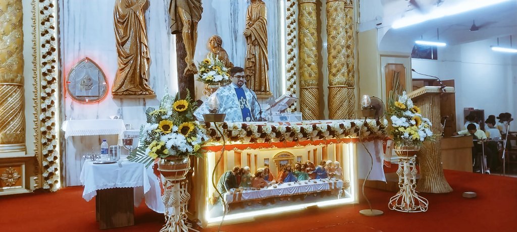 NorbertDsouza19's tweet photo. Celebrating #123years of #HolyCross with gratitude as we look ahead to new milestones. Happy to have Fr Michael Pinto , our ex student and now Principal of St Xavier's High School, to offer mass . https://t.co/UbQM5Udnx2