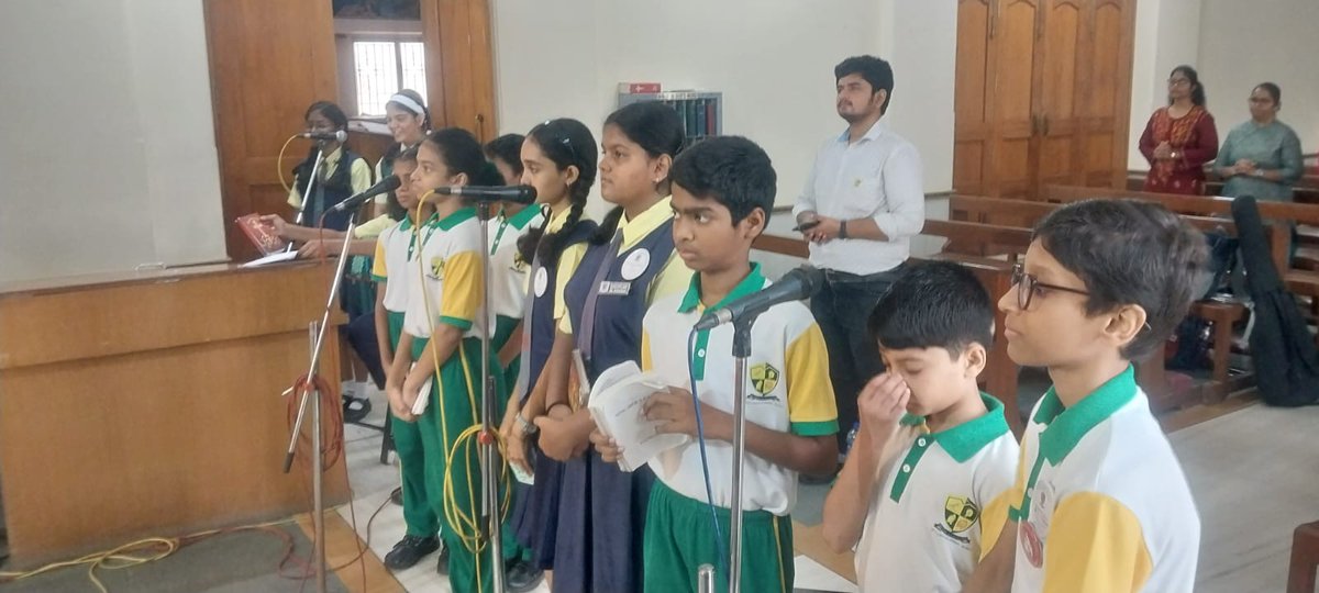 NorbertDsouza19's tweet photo. Celebrating #123years of #HolyCross with gratitude as we look ahead to new milestones. Happy to have Fr Michael Pinto , our ex student and now Principal of St Xavier's High School, to offer mass . https://t.co/UbQM5Udnx2