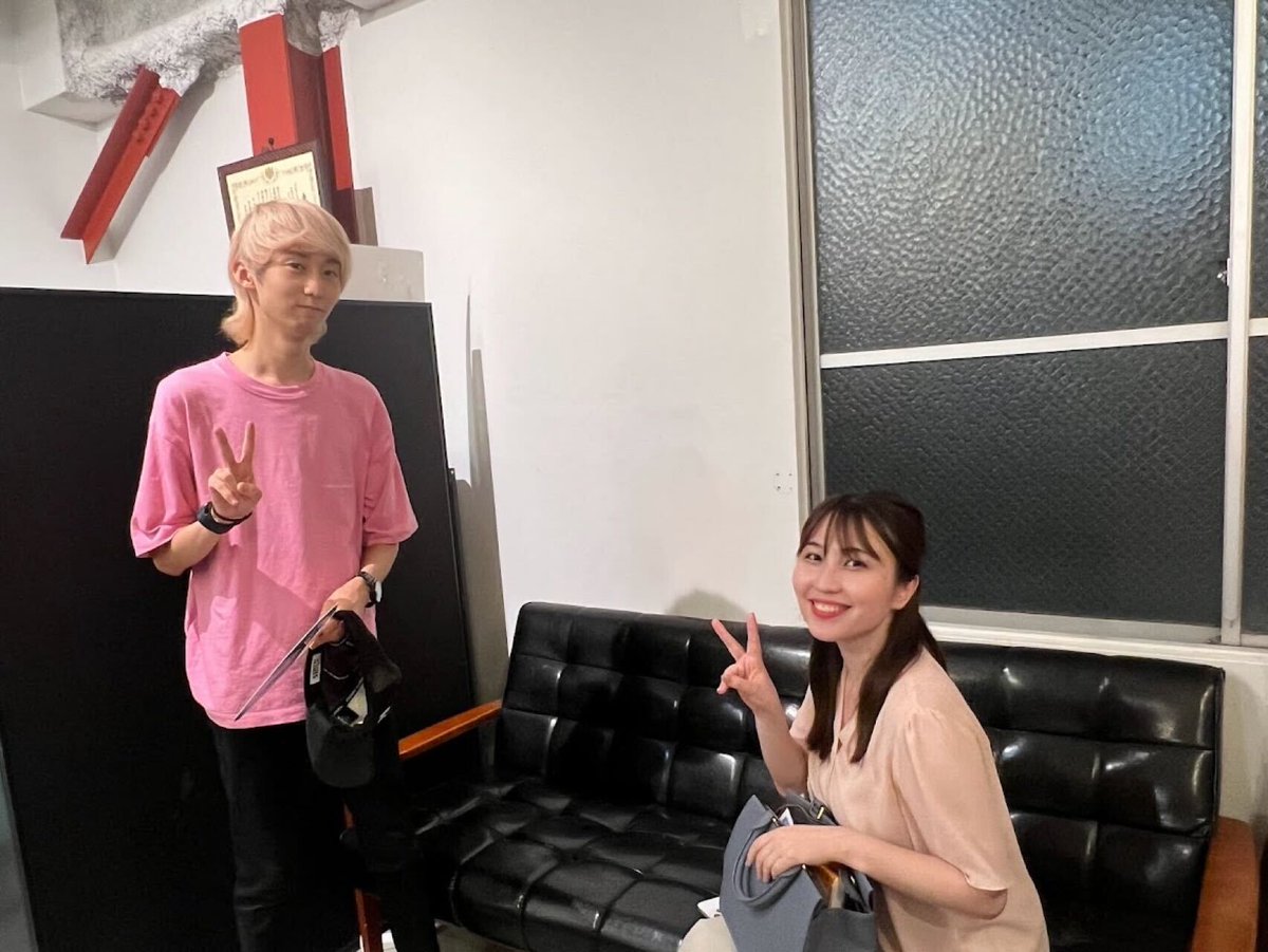 nozawa_rei's tweet photo. イベント後、Skyland Venturesさんのオフィスにお邪魔させてもらいました！！
そして、#物語思考 いただきました🔥🔥
ありがとうございました！！！！ https://t.co/JV5bu6qSnF