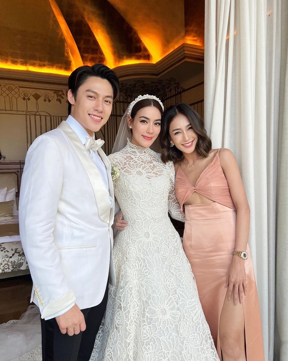 zitoreofficial's tweet photo. ✨ Kimmy Kimberly in Dior Couture floral lace wedding dress made of Guipure lace

#Zitore #Dior #KimmyKimberly https://t.co/MXAzoygo32