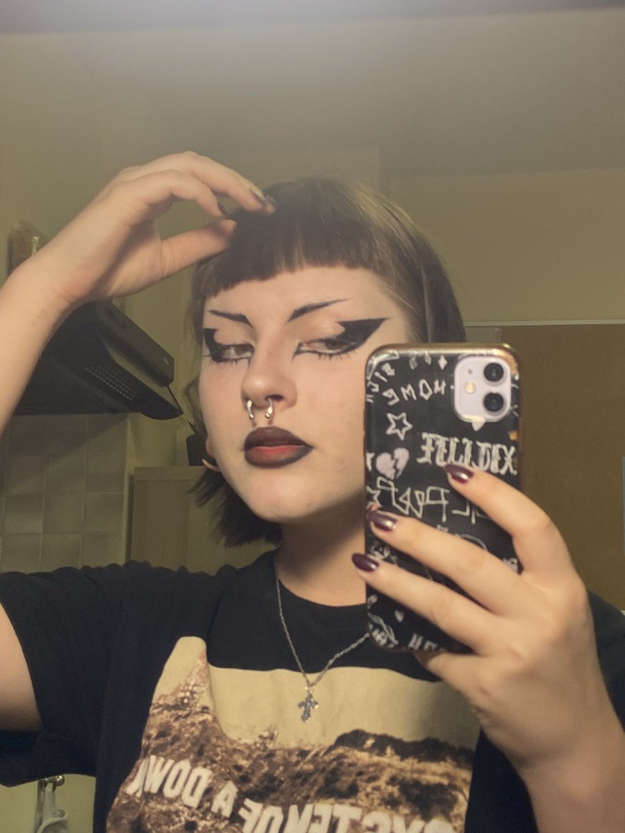 shutupmun's tweet photo. mon makeup est trop beau aaaa https://t.co/k8LydZQTK2