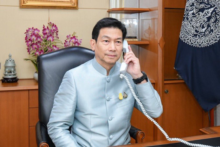 wongsawett's tweet photo. ฟังเสียงประชาชนสุดๆ ฮีเปลี่ยนโทรศัพท์แล้วเด้อ55555555 https://t.co/zjwKsgAQRq