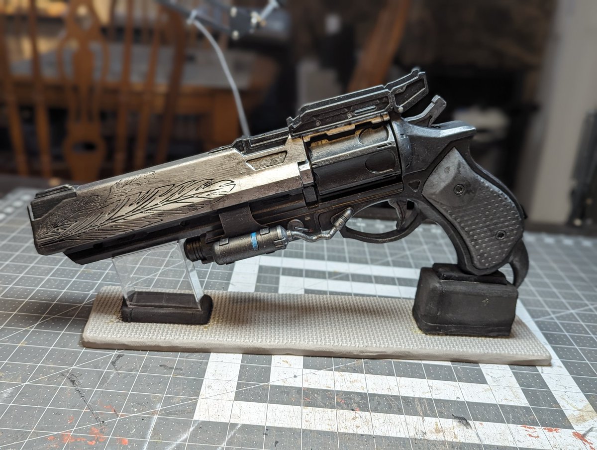 Pipninja_Armory's tweet photo. I finally finished my destiny Hawkmoon commission! https://t.co/SllSZY7vzQ