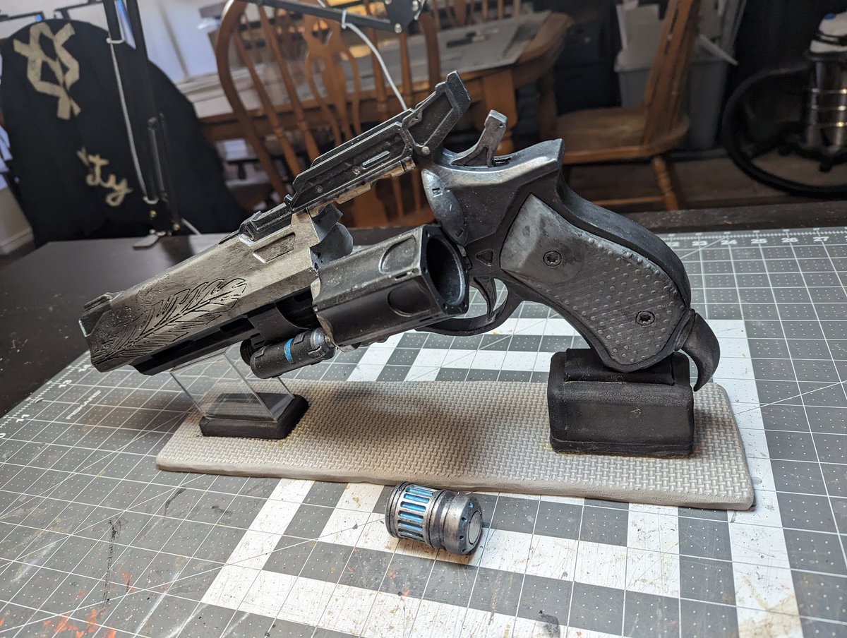 Pipninja_Armory's tweet photo. I finally finished my destiny Hawkmoon commission! https://t.co/SllSZY7vzQ