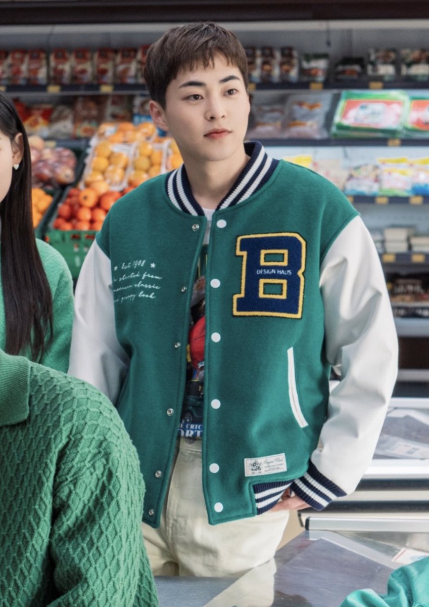 kkbyss 사장돌마트 단체포스터 촬영현장 슈태호 🐥 #시우민
📎 m.post.naver.com/viewer/image.n…

#시우민 #XIUMIN #シウミン #秀珉