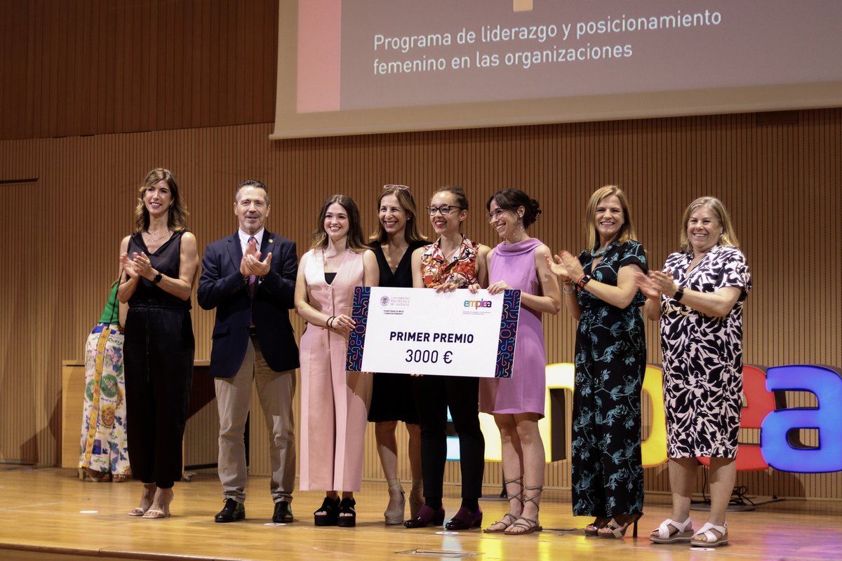 eamnupv's tweet photo. 🙌Vuelve el #CafedelosViernes☕️:
😃estrenamos el nuevo curso con Marta Illescas, estudiante👩‍🎓 de la #ETSEAMN y participante del programa de liderazgo femenino #EMPLEA.
👉"El programa es una oportunidad para dejar salir tu potencial".
🔗 https://t.co/jiStBYpqJz
#UnCafeCon https://t.co/X4KBTZxhKr