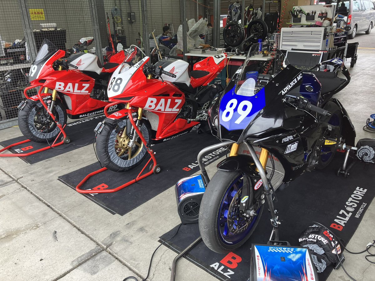 5SenseYuki's tweet photo. @balzstore
#もてぎロードレース
#特スポ
#ST250T
#ST1000 https://t.co/XAPpw0j07m