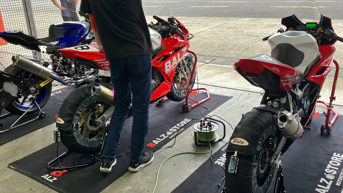 5SenseYuki's tweet photo. @balzstore
#もてぎロードレース
#特スポ
#ST250T
#ST1000 https://t.co/XAPpw0j07m