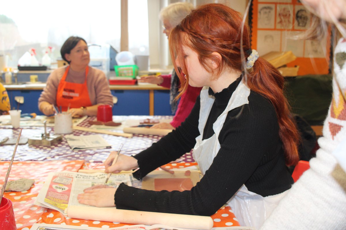 🖌️Create@Caphouse - Feel Good Fridays 🥳

Unlock your inner artist and brush away those Friday blues! Try new crafts in a relaxed and friendly environment 

When? Every Friday 1:30pm – 3:00pm.
What's on this Fri 22 Sept? Clay pinch pots! 🤏✨
Price? £5
👉ncm.org.uk/whats-on/feel-…