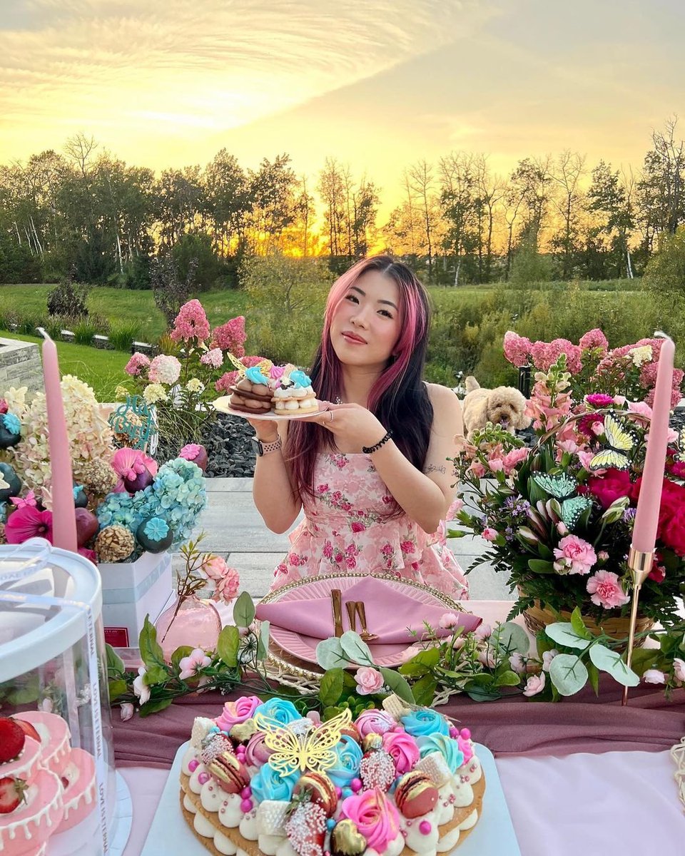KrqwCqkeX_'s tweet photo. :: The four photos that rainbow didn't post on twitter, (but She did post them on Instagram also i excluded the one she posted on twitter bc of photo limit)

@RainbowsYT https://t.co/O732yBTnUF