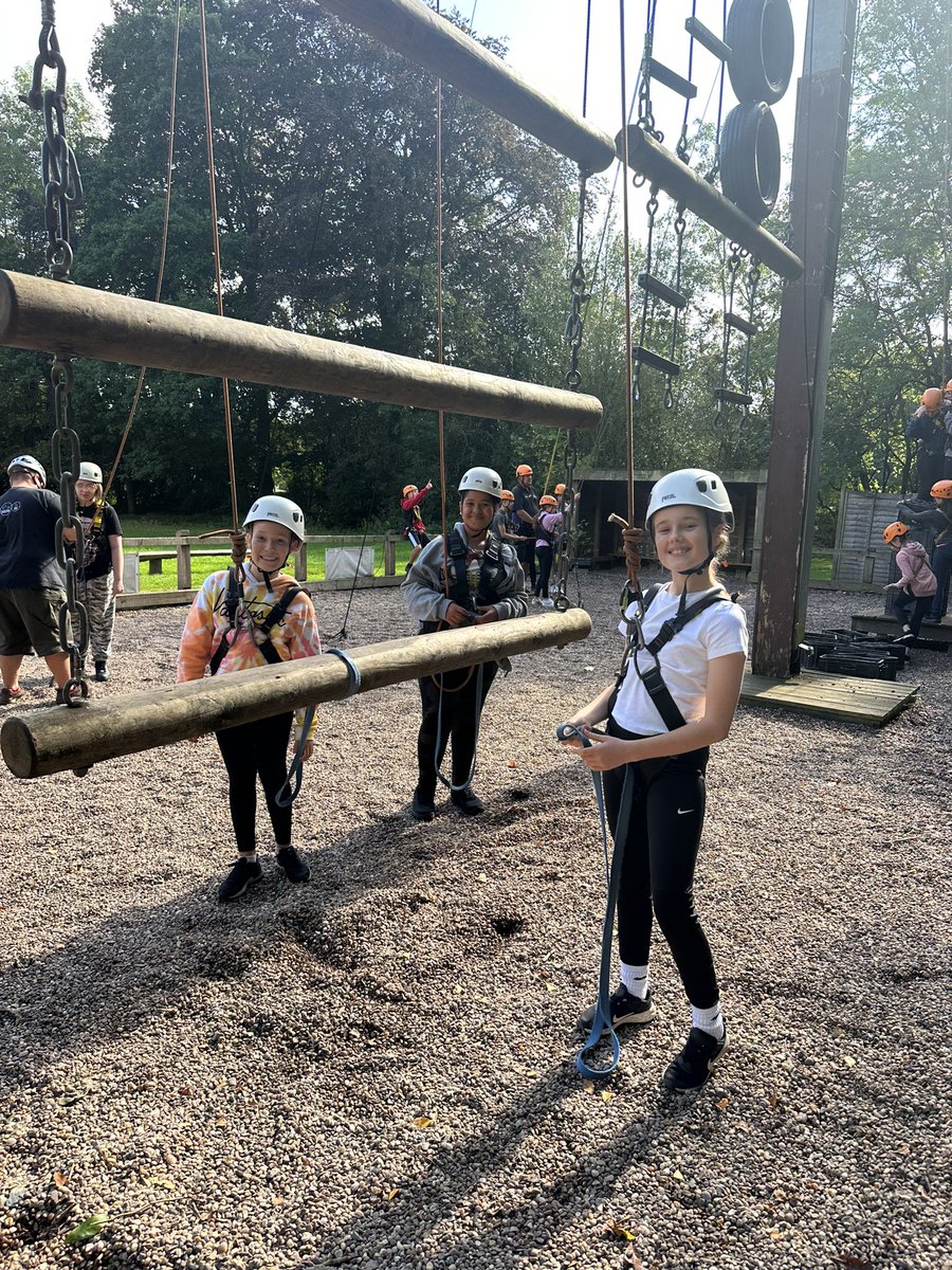 TandyMiss's tweet photo. Fun on the giants ladder this morning with year 7. Great team work in action 💪🏻💪🏻 @AlcesterAcademy https://t.co/UjHrcMxBKm