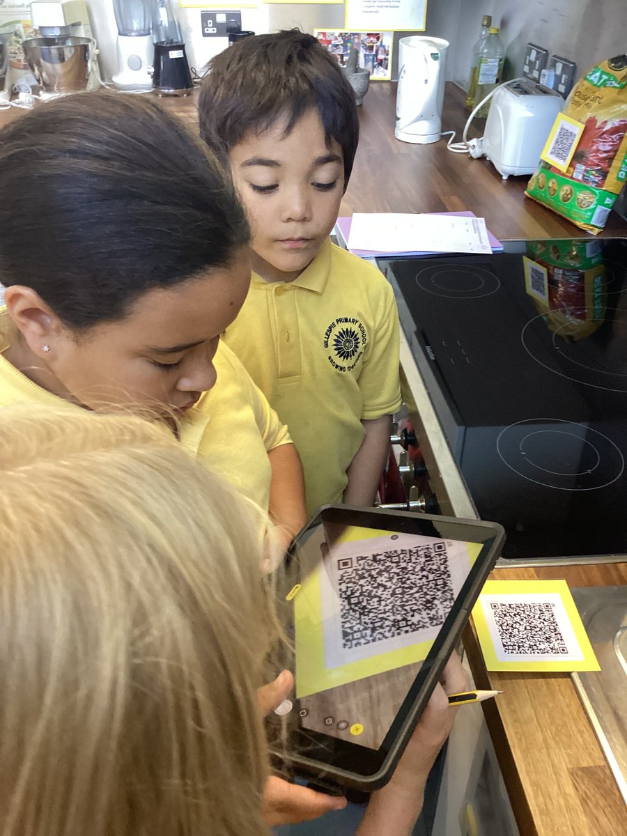 Year 5 started their Properties and Changes of Materials Science topic with a QR materials trail in Lab_13! #STEM #materials #Science #IslingtonSchools