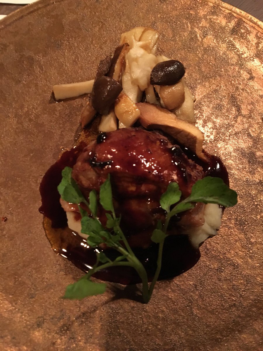 Twitterでご縁をいただきお取引があった方とご飯🍽️

未だにコース料理は苦手😂

・時間がかかる
・途中で電話で抜けづらい
・メインディッシュの時には腹八分目で若干眠くなってる

だけど美味しいのでまた来たくなる☺️