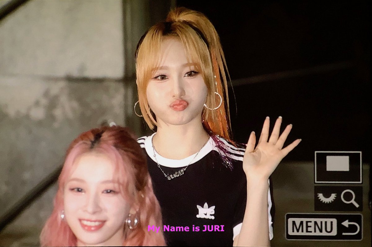 mynameisjuri's tweet photo. 230915 뮤뱅 퇴근 프리뷰

쥬리 수고했어!🥰

#로켓펀치 #쥬리
#RocketPunch #RCPC #Juri
#ロケットパンチ #高橋朱里 #ジュリ
#BOOM #BOOM_RCPC
@RocketPunch @RCPC_members https://t.co/QI4X5skfBJ