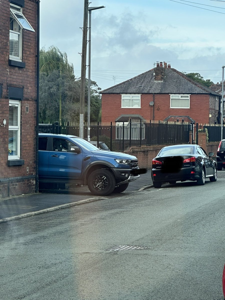 What sort of MORON would park like this, let’s see who can give him/her the best name  #parking #publicfootpath #publichighway #publicsafety