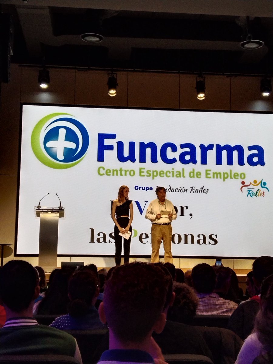 FundacionRailes's tweet photo. Emotivo y emocionante arranque del acto: "El valor, las personas" de #Funcarma con Manuel Oliver
¡Síguelo en streaming! https://t.co/MHaoTncreN https://t.co/WGeJyTlAcf
