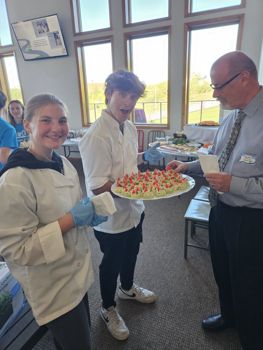 coach_jacobson's tweet photo. Some of the Culinary 2 class students were honored to be a part of the Sharing Center's 40th Anniversary Celebration! Some of the students in the class made 250 Cucumber Tomato Bites with Creamy Herb Cheese. @wilmotuhs @SharingCenter83 #inspiredbywilmot #cucumberbites https://t.co/AwIjp6v5oQ