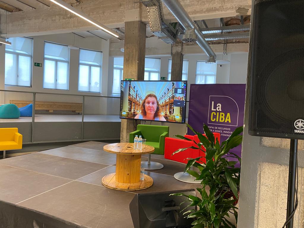 scgramenet's tweet photo. A International Camp, presentació de la plataforma digital i tauler de control per donar suport a la participació electrònica i controlar el discurs d'odi en línia, amb Giulia Venditti i Chiara Catizone de la Universitat de Bolonya
#FastLisa @xarxavalors_sc https://t.co/TVDiLpKUHo