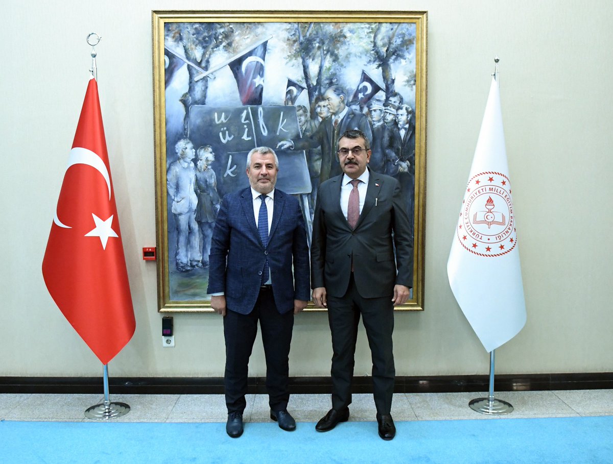 Milli Eğitim Bakanımız Sn Prof. Dr. Yusuf Tekin ( <a href="/Yusuf__Tekin/">Yusuf Tekin</a> ) beyi ziyaret ettik, eğitim ve sınav uygulamalarına yönelik çok kıymetli istişareler gerçekleştirdik. Sn Bakanımıza nazik ev sahipliği için teşekkür ediyorum.