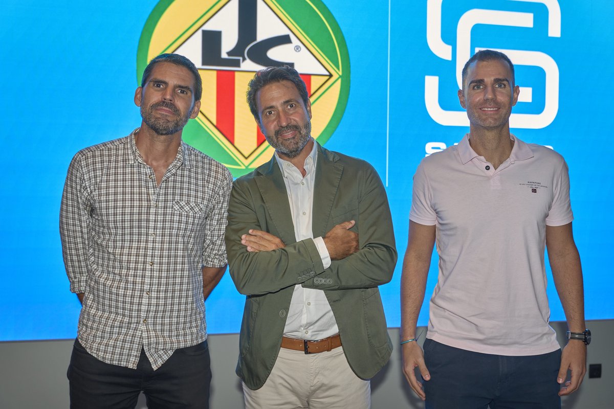 JoventutLCorts's tweet photo. 🏀 PRESENTACIÓ SUPERCOPA 🏀

Ahir el Club Joventut Les Corts va estar present en la presentació, organitzada per @FCBQ , de la nova màxima categoria catalana, SUPERCOPA. 

⛹🏼‍♀️ Dissabte inici de la lliga a casa del Cerdanyola a les 17:45

#SuperCopaBQ
#123LesCorts @JoventutLCorts https://t.co/H8nDlLbPw4