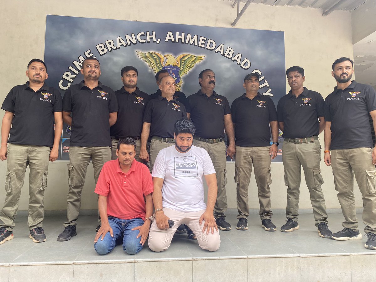 ટેકનોલોજીની મદદથી દેશભરમાં 500 થી વધારે પ્રિમિયમ કાર ચોરી કરનાર આંતર રાજ્ય ગેંગના બે સાગરિતોને 10 લક્ઝુરિયસ ગાડીઓ સાથે પકડી પાડી દેશવ્યાપી વાહનચોરી અને R.T.O. કૌભાંડનો પર્દાફાશ કરતી અમદાવાદ શહેર, ક્રાઈમ બ્રાન્ચ 

<a href="/sanghaviharsh/">Harsh Sanghavi</a> <a href="/GujaratPolice/">Gujarat Police</a>