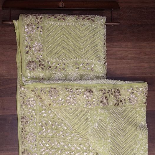 Ada Hand Embroidered Ombre Shade Of Green Georgette Lucknowi Chikankari Saree With Pearl Work 
#AdaChikan #Chikankari #PureGeorgette #GeorgetteFabric #GeorgetteSaree  #LucknowChikan  #LucknowiSaree #TraditionalSaree #Saris #DayWear #Mehendi #Wedding #AdaDesignerChikanStudio #ADA