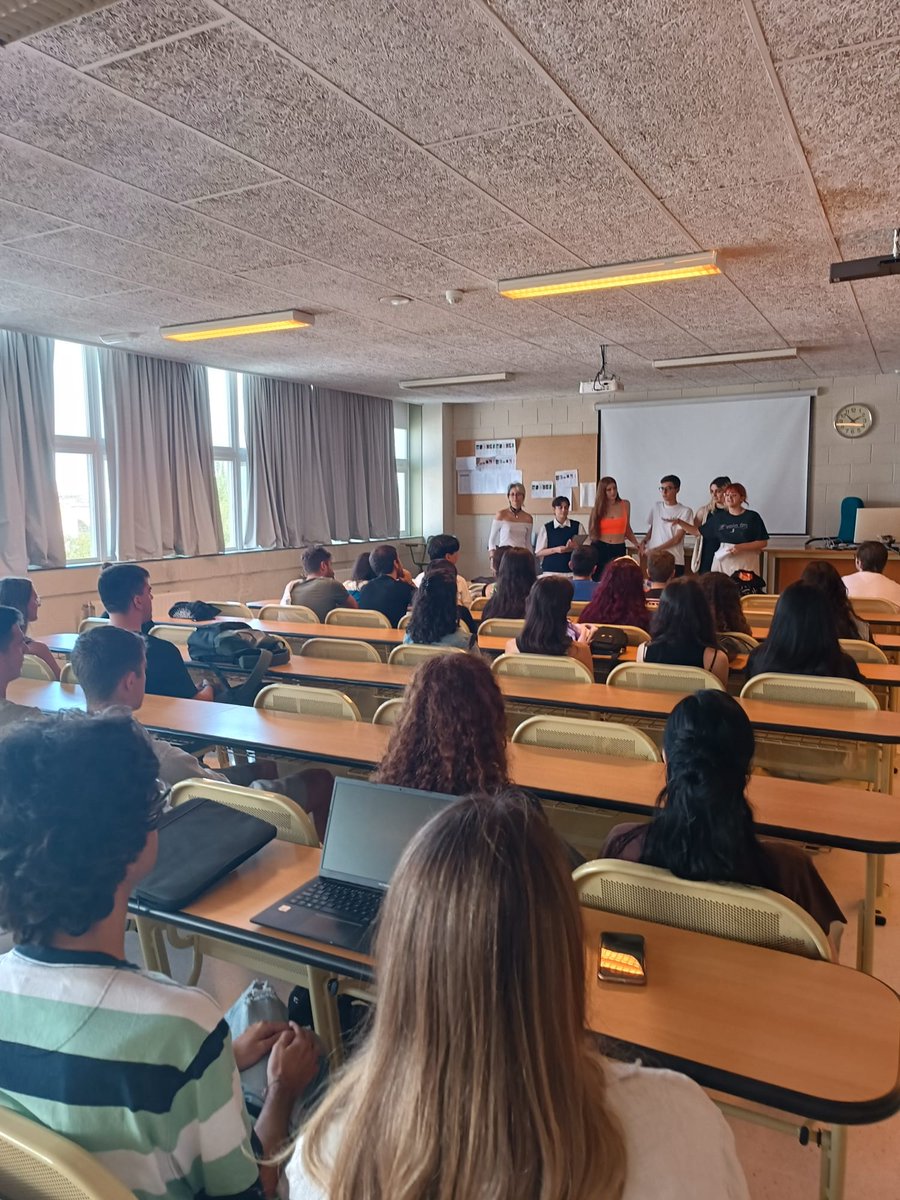 socioloxiaudc's tweet photo. Despedimos a semana agradecendo a implicación do noso estudantado. Unha semana de benvida na que tamén as representantes e as delegadas de estudantes deron a benvenida ao alumnado de 1°. Unha benvida horizontal e chea de sabedoría! 🙂 https://t.co/nEjEKidL5u