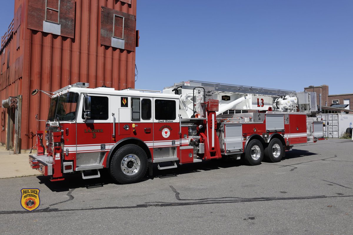 pauls612's tweet image. New 95' @FireSeagrave Tower Ladder for @WorcesterFD Ladder 3. 1st of 3. Based on a Capitol cab and chassis which is a cross of FDNY and DC features. Other 2 for Lad 1 and 7 should arrive November 1st #seagrave #towerladder #aerialscope #fire #firetruck #worcester @ctfirephoto