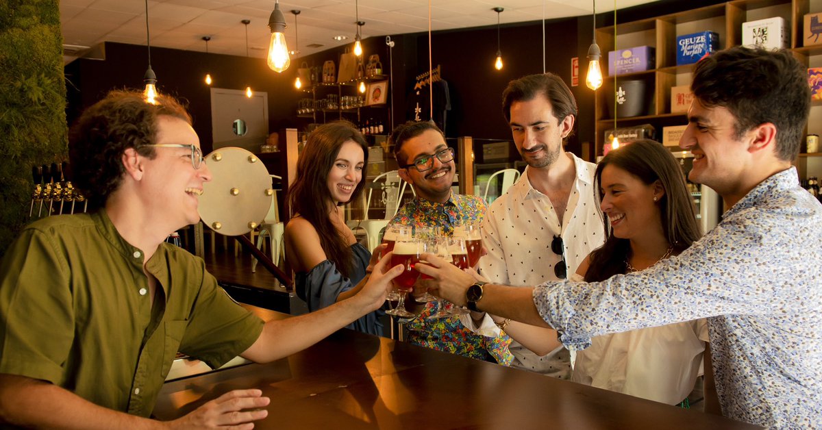 beebeermadrid's tweet photo. Atrévete a vivir la #BeeExperience.
Comida rica, los amigos de siempre y mucha cerveza artesanal🍻 https://t.co/LnkMh9VlP0