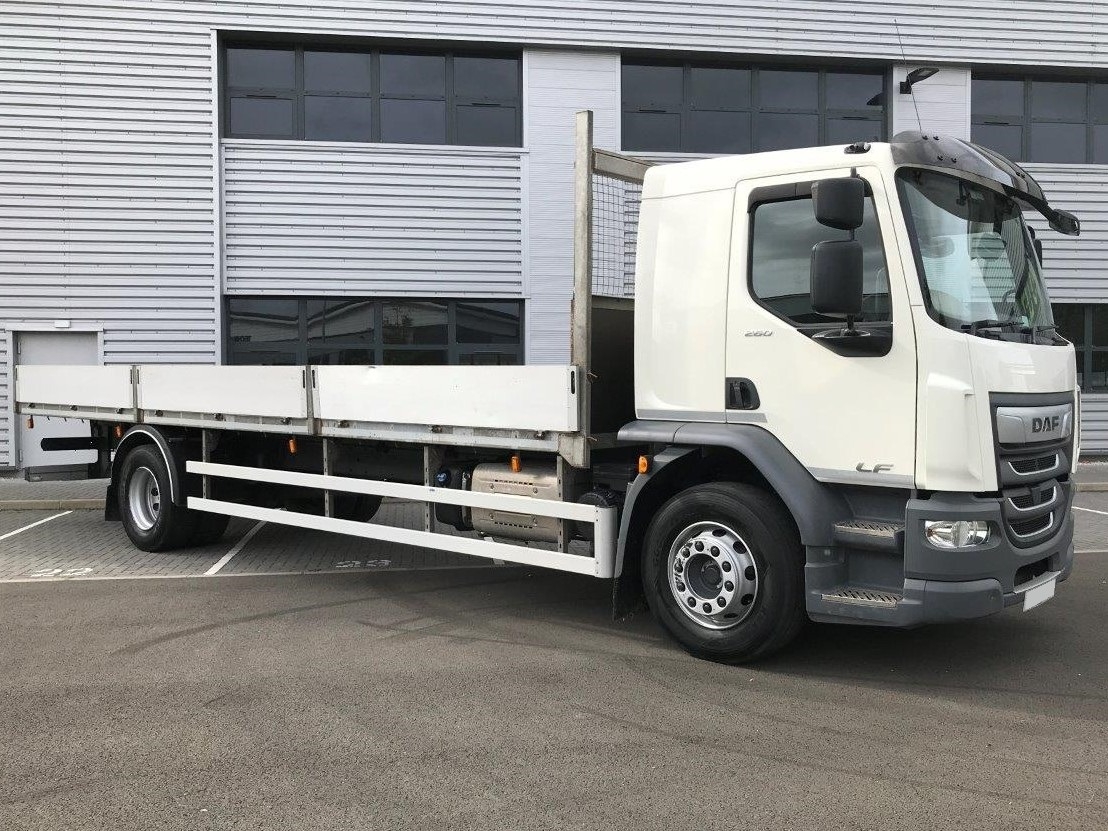 MotusDAF's tweet photo. 📢USED TRUCK OF THE WEEK📢

2021 DAF LF, featuring:
🚚27ft Drop Side Body
❄️Air Conditioning
🪟Kerb View Window
⭐1.5 Years Manufacturer’s Warranty

Find out more➡️ https://t.co/93ncXtmfeX

#UsedTruckOfTheWeek #UsedDAF #DAFLF #DAFTrucks #Trucking #MotusDAF #MotusCommercials https://t.co/rLqe8BgTIs