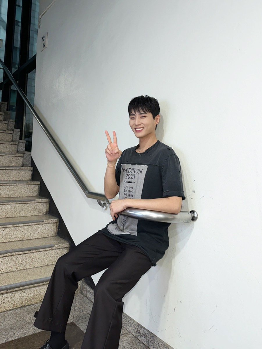 지금 이게 진짜 무슨
영케이가 승희존에
승희존에 들어갔다고 이게 지금 무슨